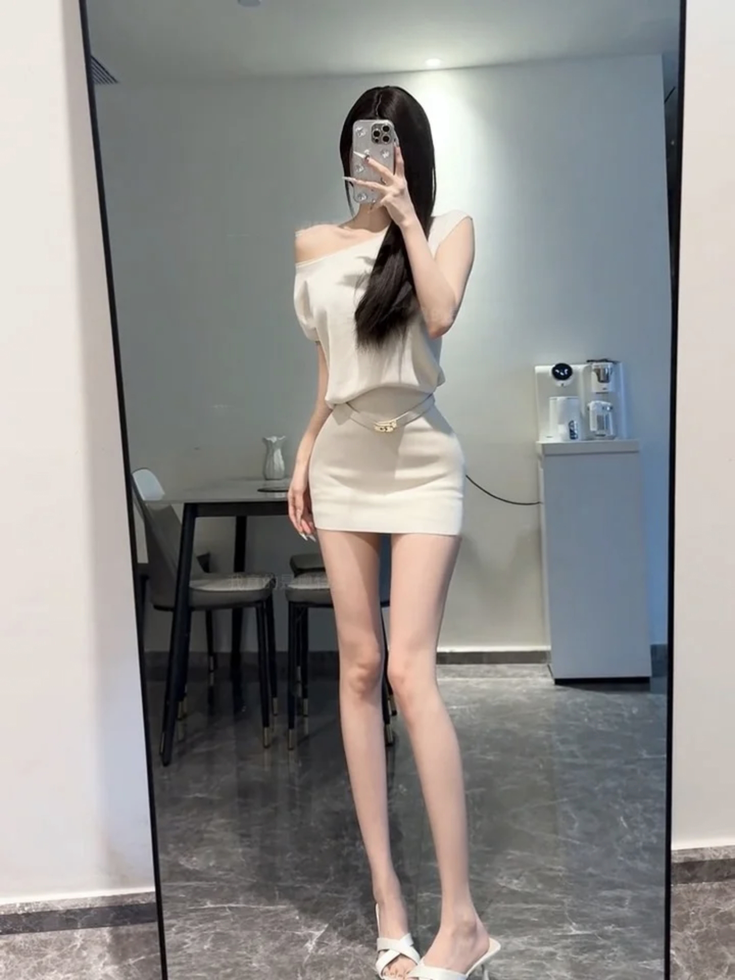 Elegant White Knit One-Shoulder Short Sleeve Dress with Belt