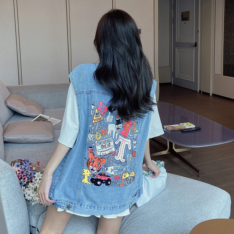 Retro Denim Vest for Men and Women Loose Fit Layering Design - Image 2