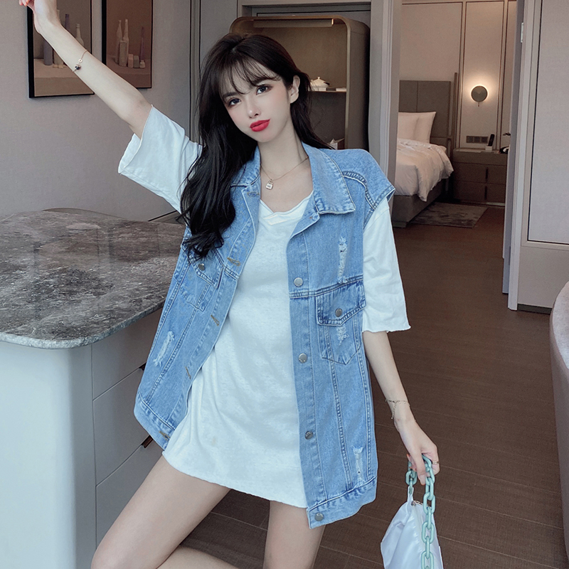 Retro Denim Vest for Men and Women Loose Fit Layering Design - Image 3